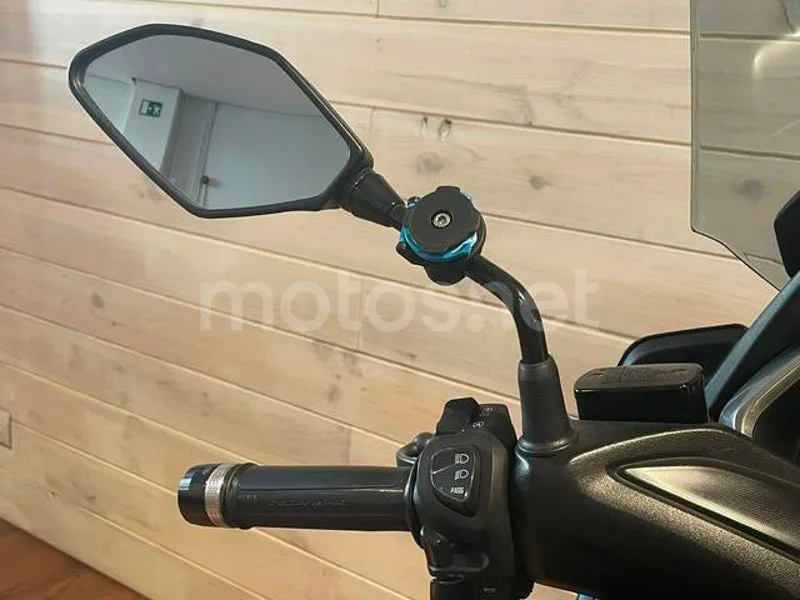 Yamaha XMAX 125 - Vista 11