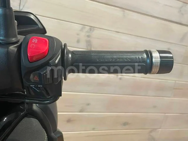 Yamaha XMAX 125 - Vista 14