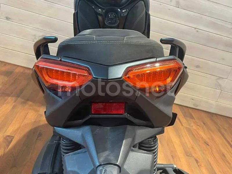 Yamaha XMAX 125 - Vista 6