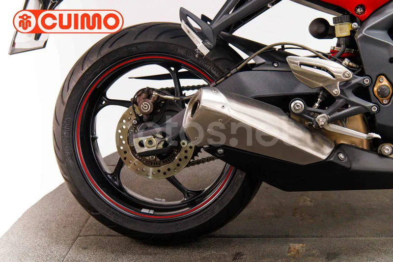 Triumph Street Triple - Vista 14