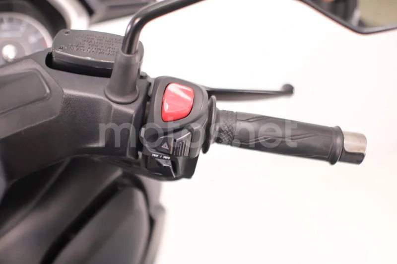 Yamaha XMAX 400 - Vista 9