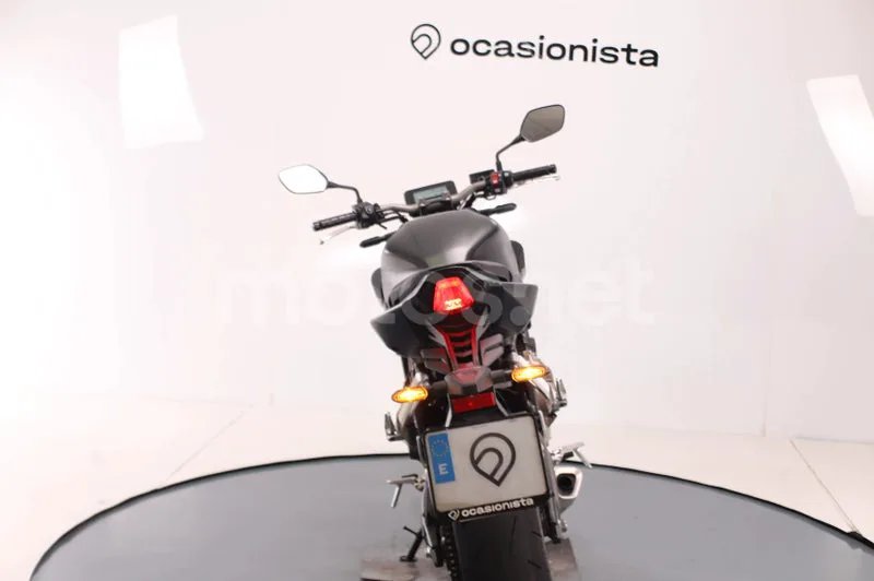 Honda CB650R - Vista 10