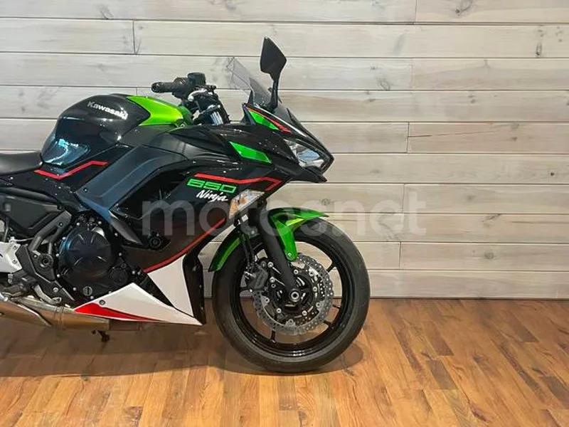 Kawasaki Ninja 650 - Vista 8