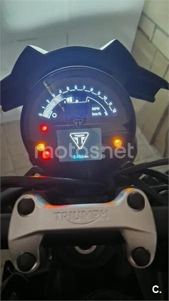 Triumph Trident 800 - Vista 7
