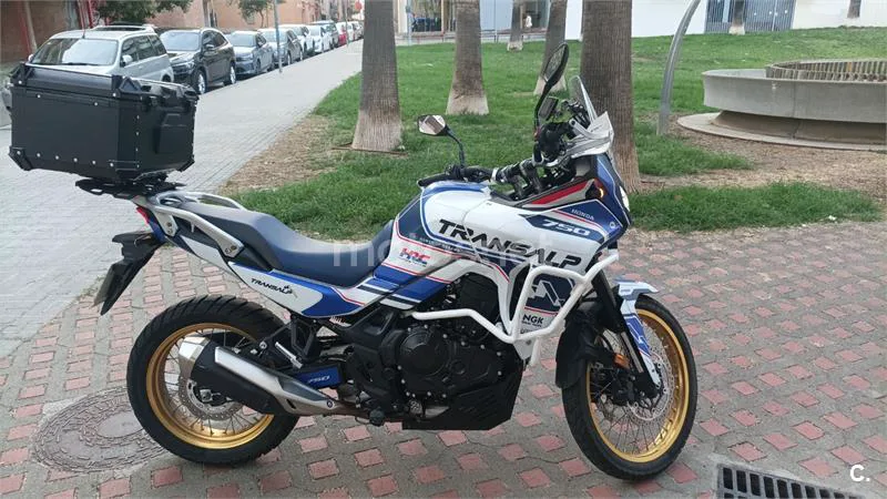 Honda XL750 Transalp - Vista 4