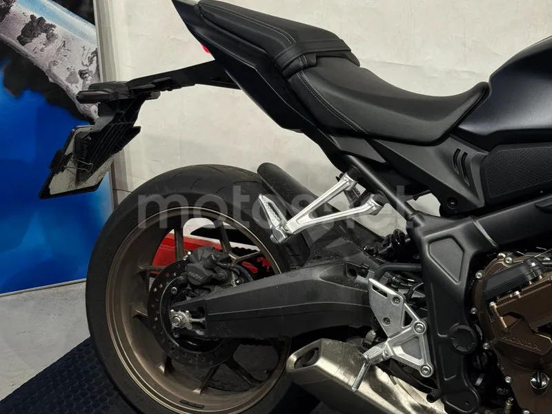 Honda CB650R - Vista 4