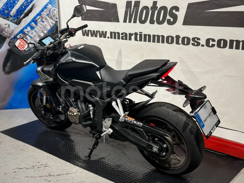 Honda CB650R - Vista 9