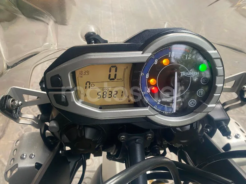 Triumph Tiger 800 - Vista 18