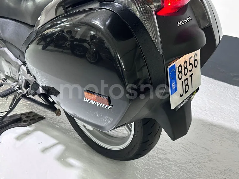 Honda NT700V Deauville - Vista 23