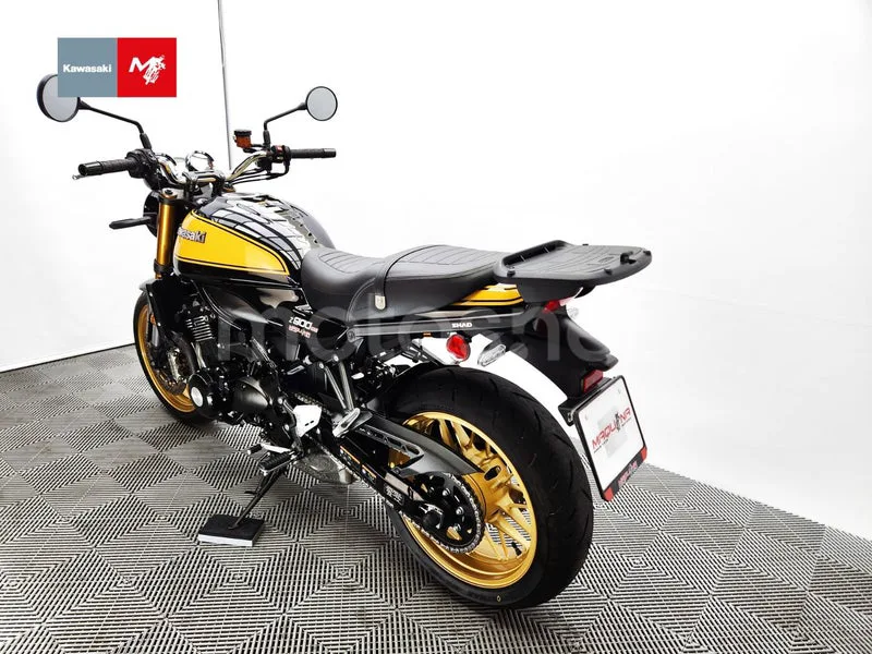 Kawasaki Z900RS - Vista 19