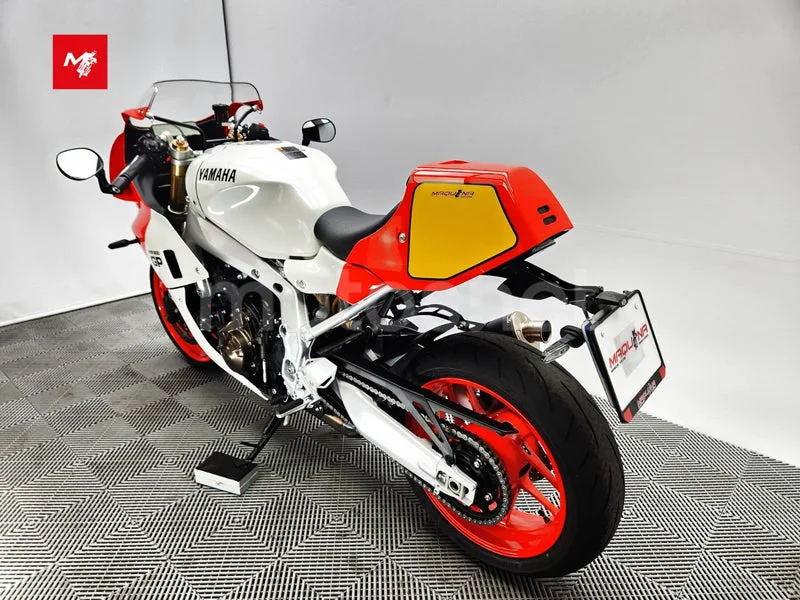 Yamaha XSR900 GP - Vista 19