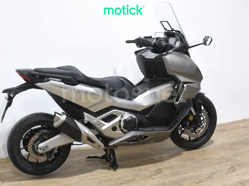 Honda Forza 750 - Vista 10
