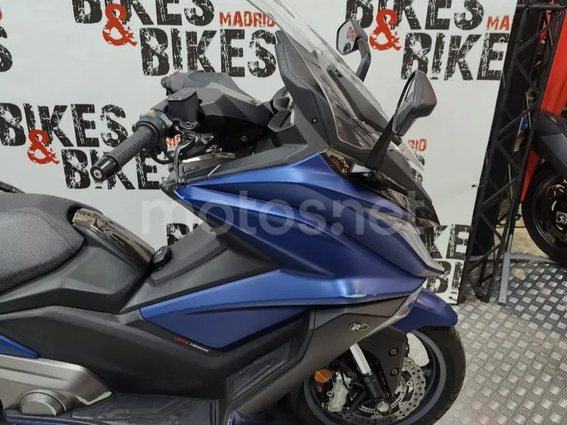 Kymco AK 550 - Vista 11