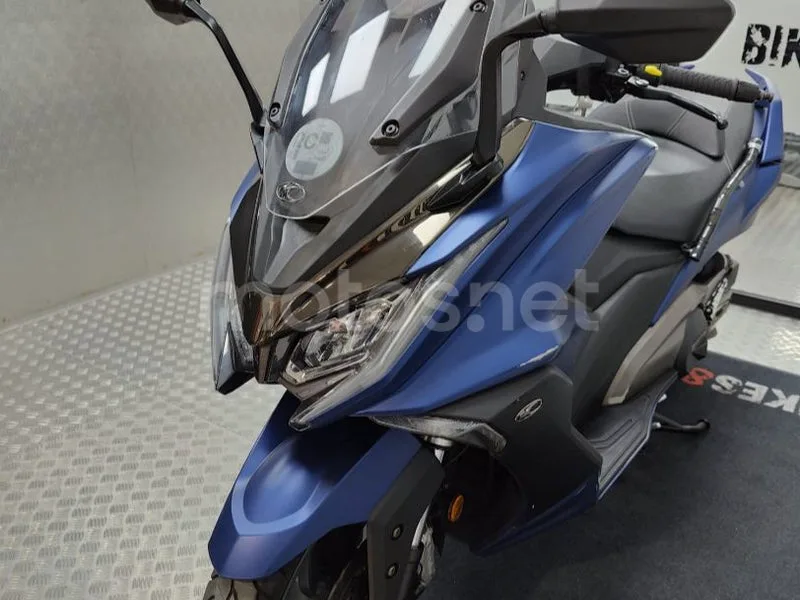 Kymco AK 550 - Vista 4