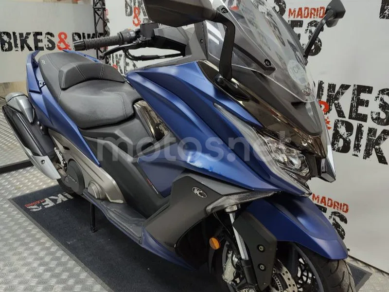 Kymco AK 550 - Vista 5