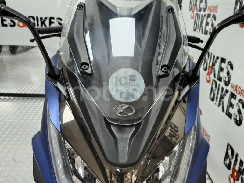 Kymco AK 550 - Vista 6