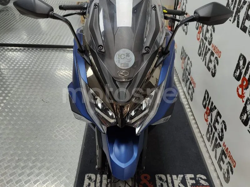 Kymco AK 550 - Vista 7