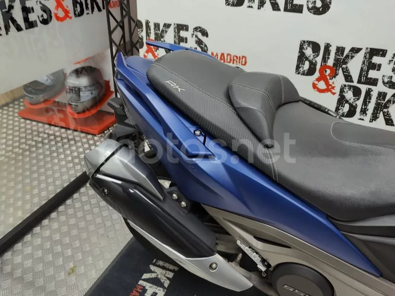 Kymco AK 550 - Vista 8