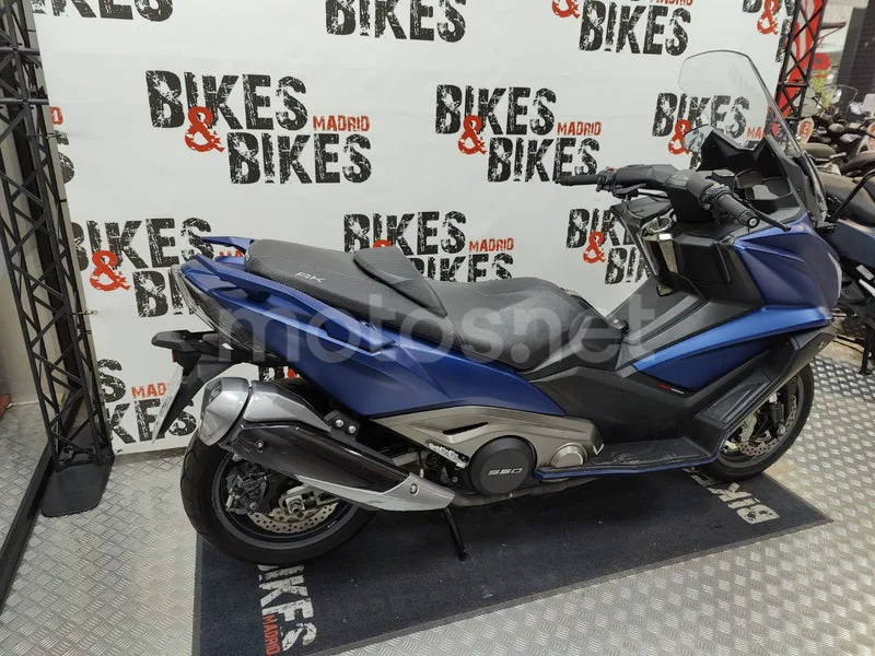Kymco AK 550 - Vista 9