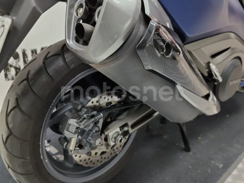 Kymco AK 550 - Vista 10