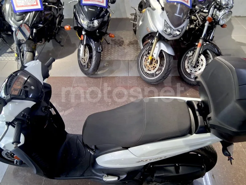 Yamaha Xenter 125 - Vista 13