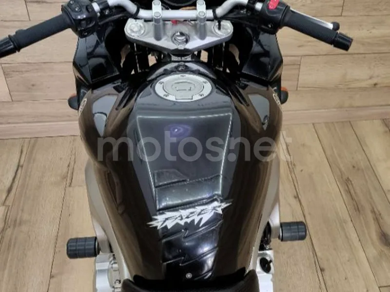 Yamaha FZ6 Fazer - Vista 15