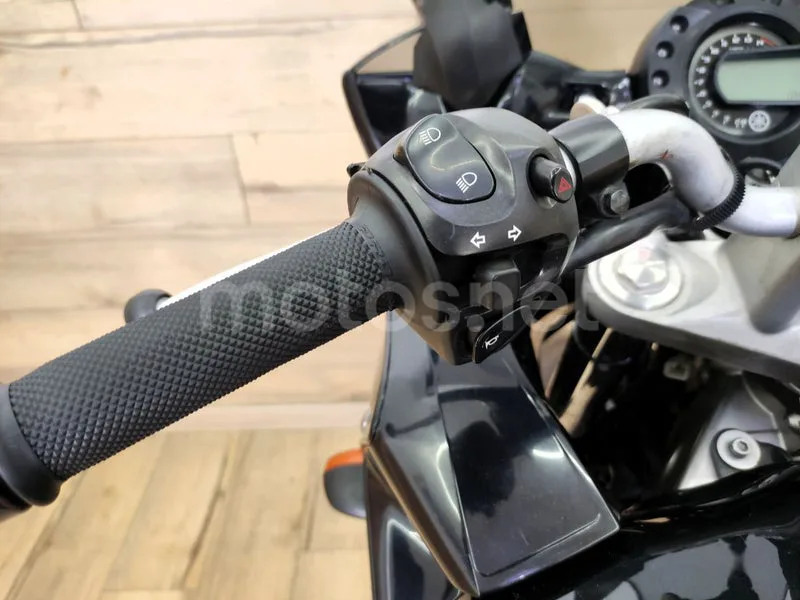 Yamaha FZ6 Fazer - Vista 16