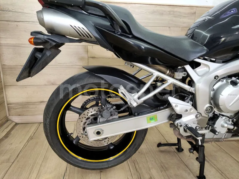 Yamaha FZ6 Fazer - Vista 10
