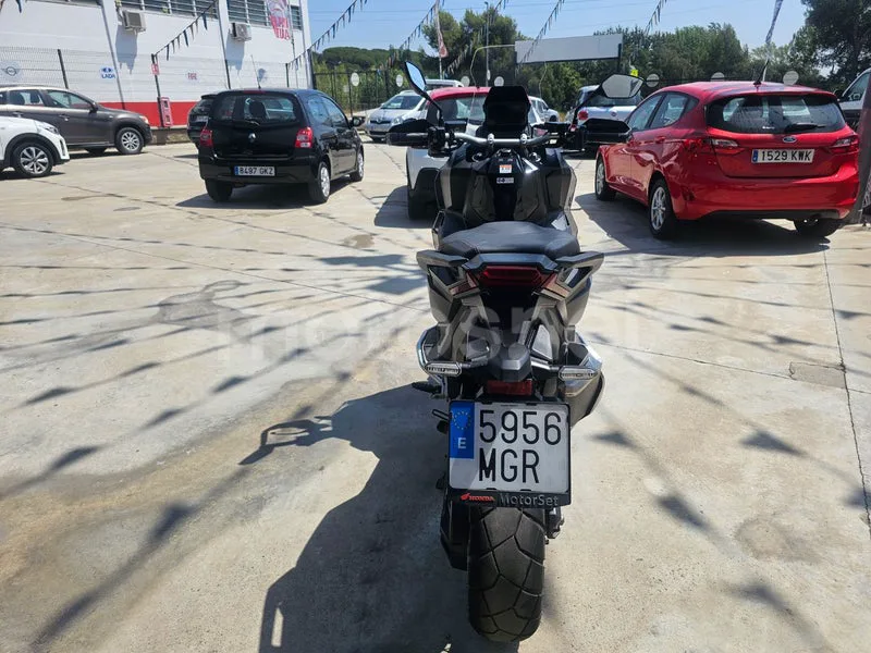 Honda X-ADV - Vista 4