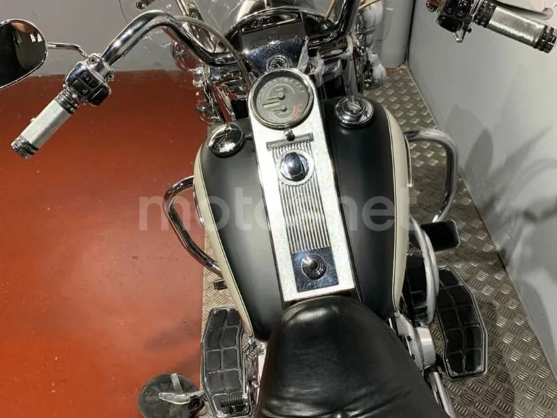 Harley-Davidson Road King Classic - Vista 13