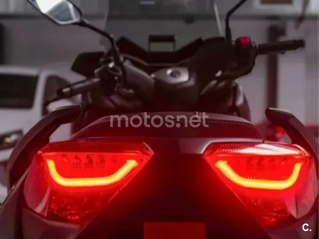 Yamaha XMAX 125 - Vista 4