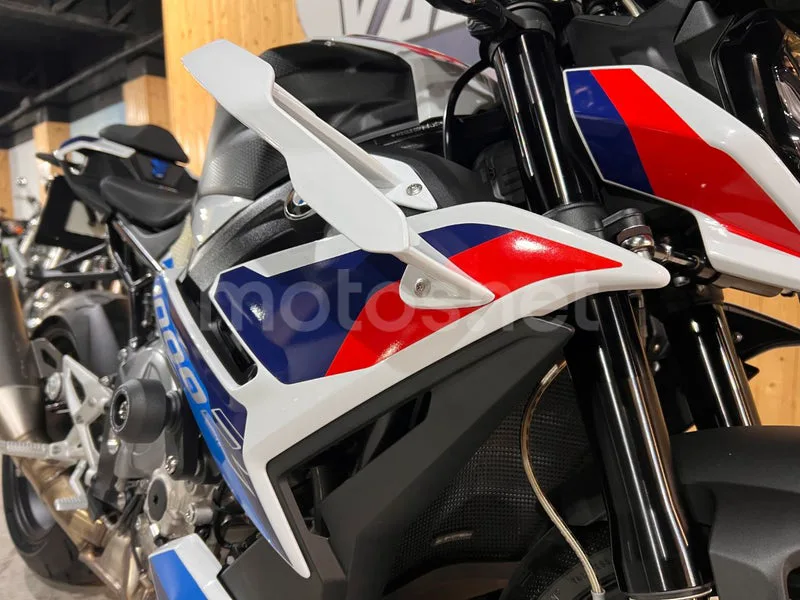 BMW M 1000 R - Vista 17