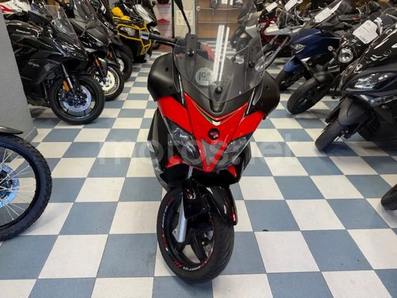 Aprilia SR Max 125 1899 € 2015 Madrid - 1