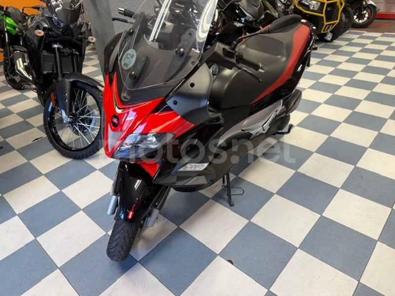 Aprilia SR Max 125 1899 € 2015 Madrid - 2