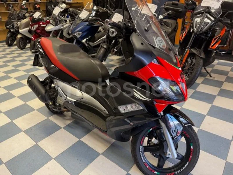 Aprilia SR Max 125 - Vista 11