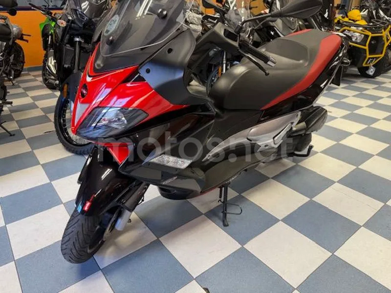 Aprilia SR Max 125 - Vista 13