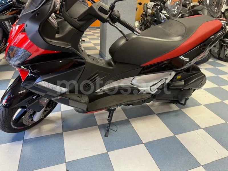 Aprilia SR Max 125 - Vista 14