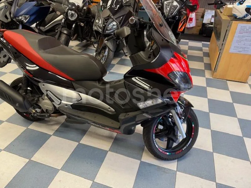 Aprilia SR Max 125 - Vista 4