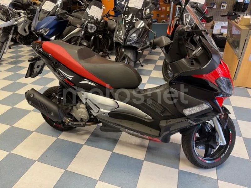 Aprilia SR Max 125 - Vista 5