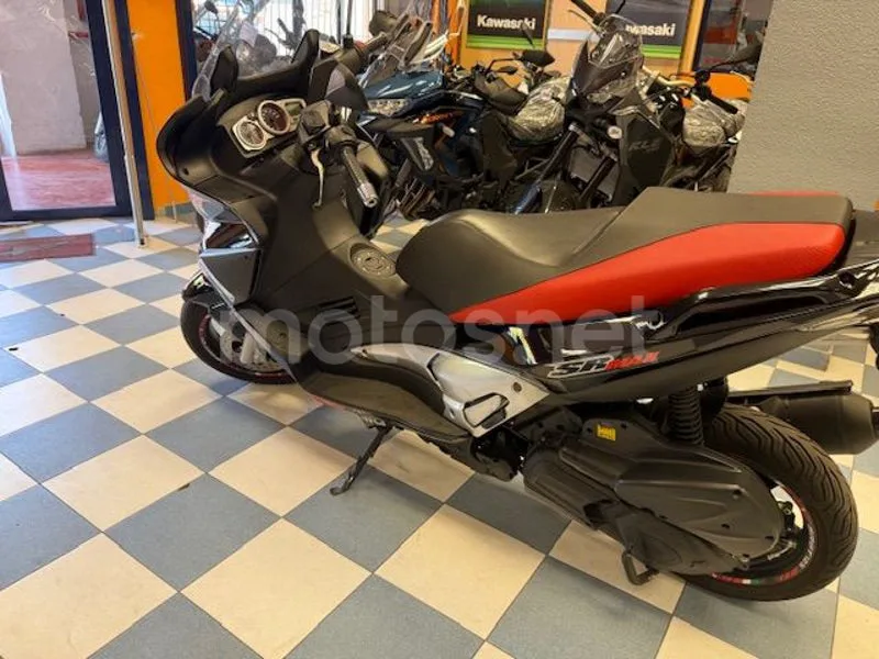 Aprilia SR Max 125 - Vista 8