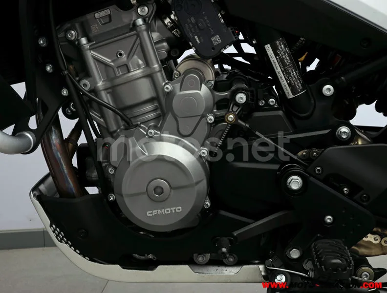 CFMOTO 800MT - Vista 10