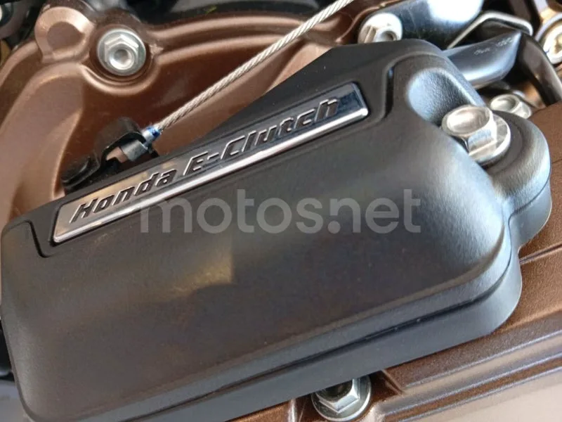 Honda CB650R - Vista 8