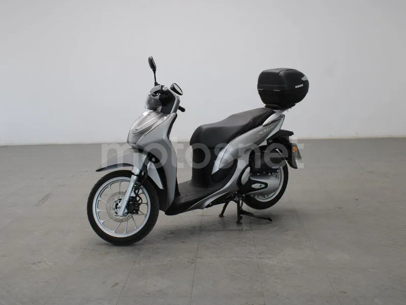 Honda SH125i - Vista 4