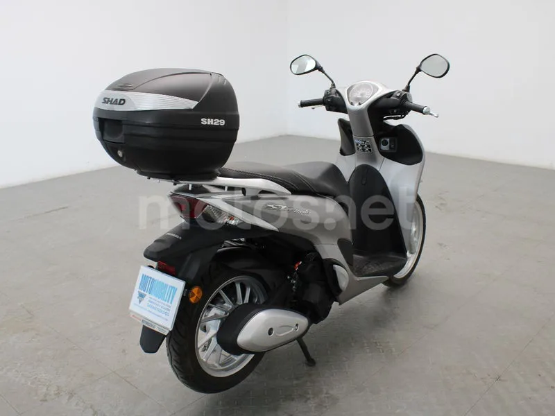 Honda SH125i - Vista 8