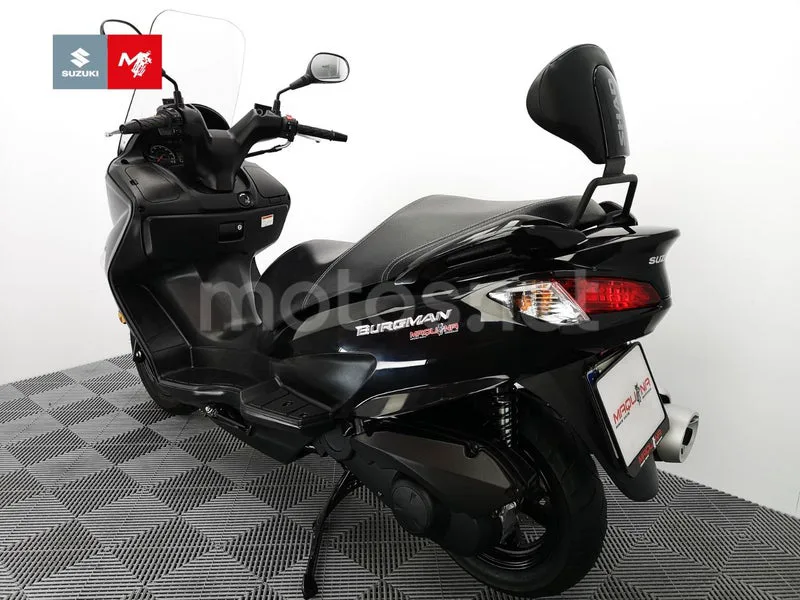 Suzuki Burgman 125 - Vista 17