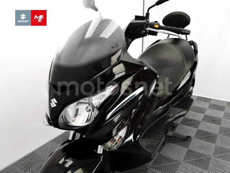 Suzuki Burgman 125 - Vista 18