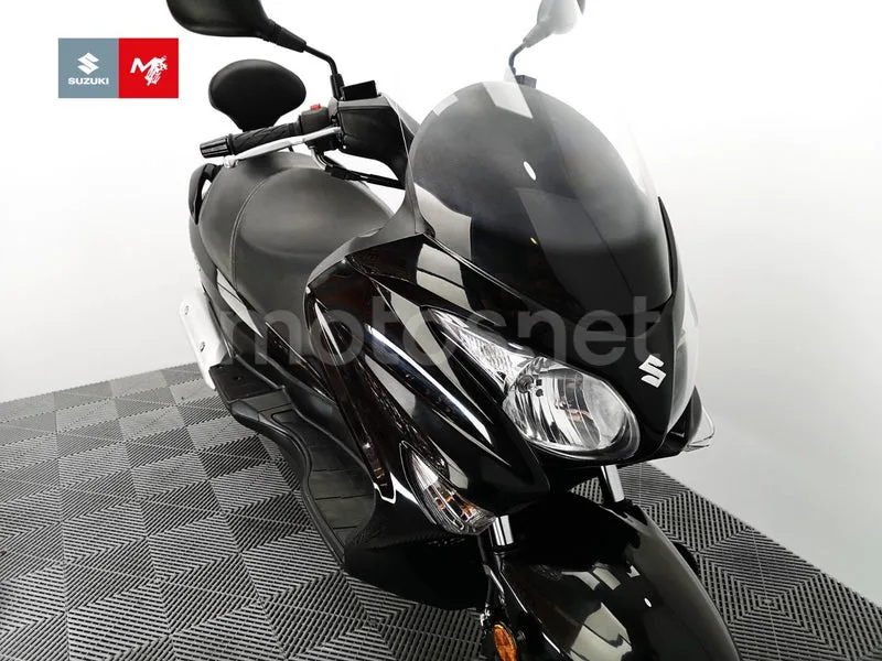 Suzuki Burgman 125 - Vista 3