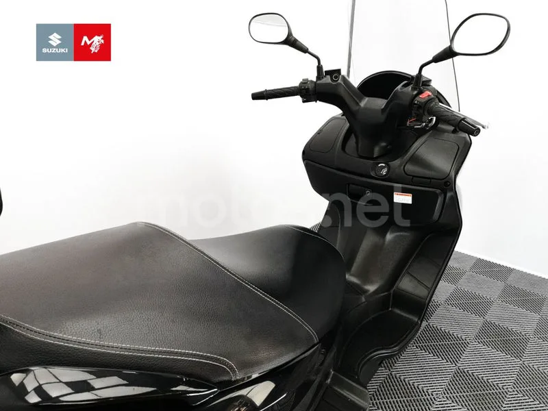 Suzuki Burgman 125 - Vista 8