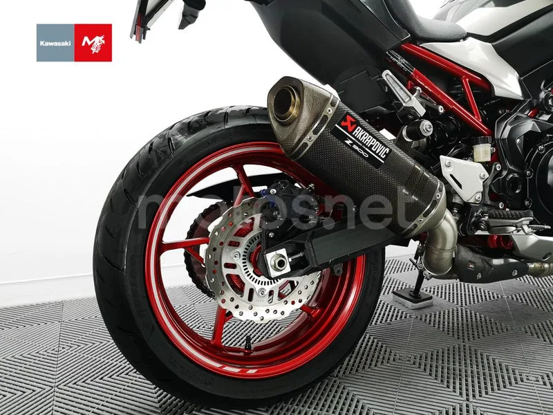 Kawasaki Z900 - Vista 13