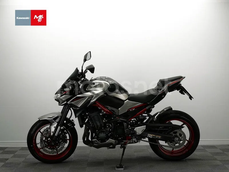 Kawasaki Z900 - Vista 15